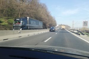 Pericol iminent pe DN7. Șofer surprins pe contrasens, la ieşirea din Deva către Mintia