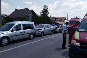 Accident la Barcanesti. 4 masini implicate, un copil a fost ranit la clavicula din cauza centurii