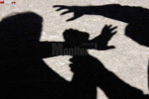 Doi bărbaţi agresivi au primit interdicţia de a se mai apropia de soţii