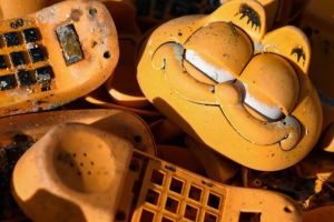 Misterul telefoanelor Garfield care apăreau aproape zilnic pe o plajă, rezolvat după 35 de ani