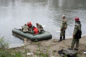 Apele au purtat un bărbat mort până la Coşeşti!
