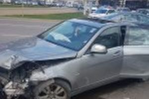 Tamponare spectaculoasa in Bariera Calarasi! Unul dintre soferi acuza politia ca acopera soferul vinovat