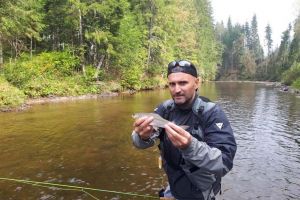 Pescar... de cursă lungă: Un pescar înrăit din Oradea militează pentru ape curate şi pline de peşte