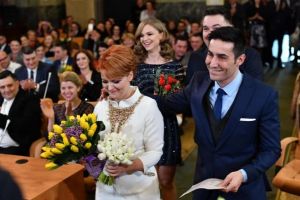 Sute de persoane, asteptate la petrecerea de nunta a cuplului Olguta Vasilescu-Claudiu Manda