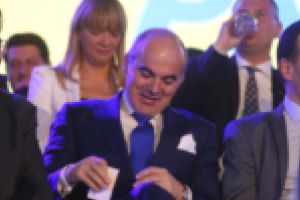 PNL şi-a prezentat candidaţii la alegerile europarlamentare într-un eveniment de amploare la Timişoara. Nicolae Robu, eclipsat de Gheorghe Falcă