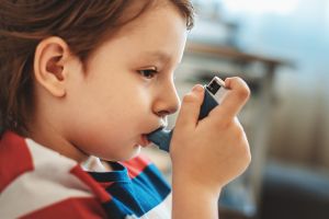 O alimentaţie bogată în peşte reduce simptomele astmului la copii