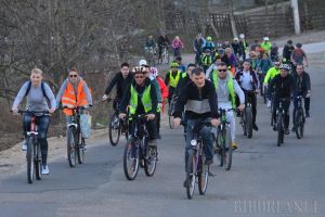 Earth Hour: Zeci de biciclişti au pornit în tură de Ziua Pământului (FOTO/VIDEO)