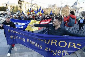Proteste in Piata Universitatii din Bucuresti. Ce personalitati au fost vazute la protest. Ce se scandeaza. Participa si protestatari de la Constanta