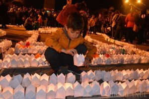După ora Ungariei... Electrica a stins lumina cu o oră întârziere, abia la încheierea festivităţilor Earth Hour (FOTO)