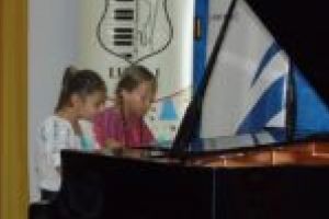 Primul pas spre celebritate! Concursul Naţional de Interpretare Pianistică „Clara Peia” aşteaptă competitori