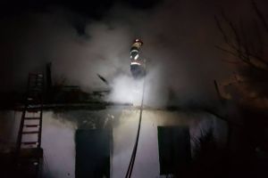 Judetul Tulcea. Incendiu violent la o casa din Zebil. O batrana de 87 de ani, cu arsuri pe 90 la suta din corp