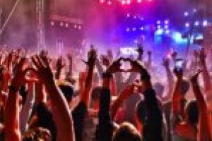 Încep rezervările spre Universul Decibelilor! Open Air Festival detonează din nou Aeroportul Internaţional Arad!