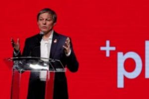 Ia de la Banca Mondială şi dă pentru firma soţiei. Surprizele din declaraţia de avere a lui Dacian Cioloş