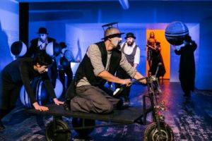 „Domnul Urmuz scrie pagini bizare“, o nouă reprezentaţie la Sala Mică