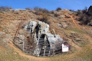 Poartă spre altă eră: La doi paşi de Oradea, avenul Betfia găzduieşte o rezervaţie paleontologică, cu fosile glaciare şi colonii imense de lilieci (FOTO)