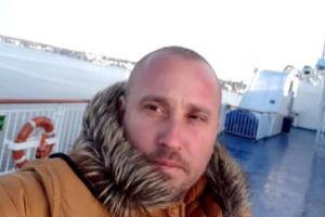 Şoferul găsit descompus în canal PLECASE DUPĂ CADOURI pentru copii!