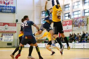 Universitatea a terminat sezonul regulat cu o victorie