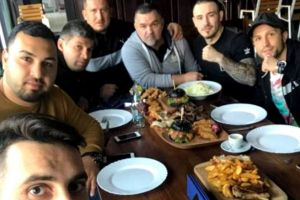 Leonard Doroftei s-a reprofilat! S-a făcut chelner în propriul pub. „Cred că am fost ospătar într-o viaţă anterioară”