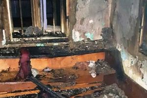FOTO-ULTIMĂ ORĂ: Bărbat din Străoane, în stare gravă la spital după un incendiu care i-a cuprins casa