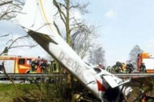 Trei persoane au murit după ce un avion s-a prăbuşit în Germania 