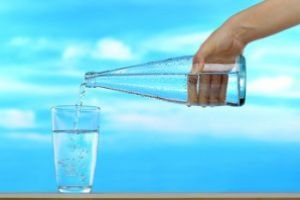 O taxă de 0,5 lei se aplică de duminică pentru fiecare sticlă sau borcan. Suma este recuperabilă