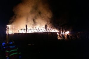 Incendii la Mureşenii Bârgăului şi Beclenuţ. O femeie a suferit arsuri