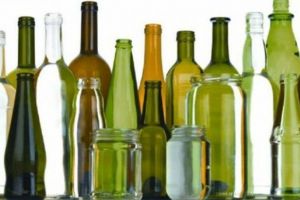 Taxa pe sticle. Câţi bani primesc cei care le returnează