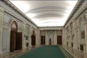 Senatul constată că în clădirea Parlamentului oamenii se plimbă ca Vodă în lobodă şi tocesc covoarele. Vor să oprească „pelerinajul” de pe culoare