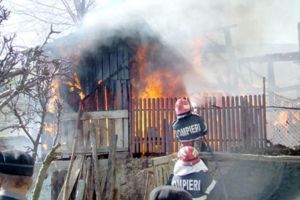 Dosar penal pentru incendierea a două anexe gospodăreşti
