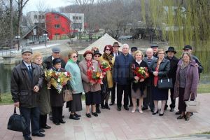 24 de cupluri care au împlinit 50 de ani de căsătorie, surprinse cu o excursie la Zona de ...