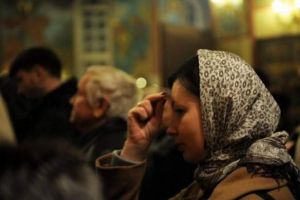 Însemnarea cu Sfânta Cruce ‒ motiv de ruşine în societatea modernă?