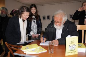 Îmbinare de cuvânt, culoare şi sunet la lansarea volumului ”Hora Cuvintelor”, vineri, la ...