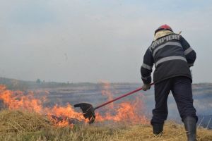 15 arderi necontrolate, patru incendii şi 23 intervenţii SMURD