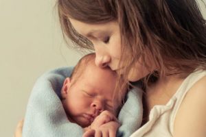 Asaltul împotriva familiei continuă