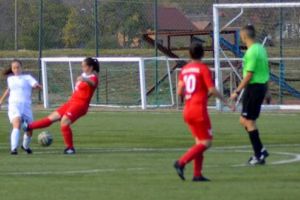 Ladies scoate din luptă Viitorul Reghin la fotbal feminin