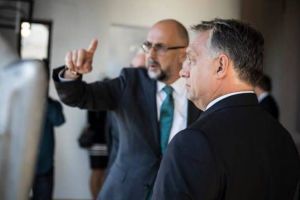 Liderii UDMR pregătesc mult zgomot şi circ cu ocazia vizitei Papei şi în lunile următoare