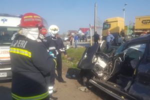 Accident rutier grav pe Drumul European 574. Un autocamion si un autoturism, implicate. O victima, incarcerata (galerie foto)