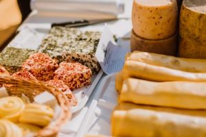 Expoziţie şi Târg de Brânzeturi la Atelierul de Prezentare Petry