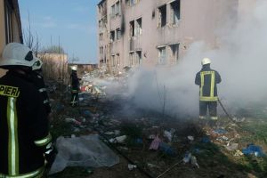 FOTOGALERIE. La un pas de tragedie! Incendiu pe o stradă din municipiul Satu Mare