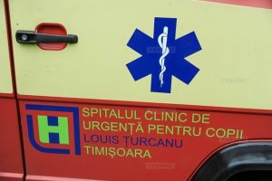 Copil de 16 ani la spital după ce s-a prăbuşit de la etajul al doilea al unei şcoli, în Timiş