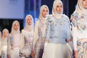 Revine moda anilor , 80 pentru femei