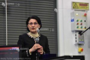 Ecaterina Andronescu propune ca elevii să aibă profesori specializaţi pe discipline doar din clasa a IV-a