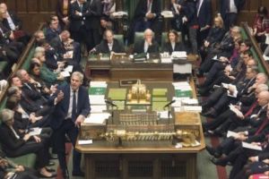 Brexit. Parlamentarii britanici o „îngroapă” pe Theresa May. Nicio moţiune nu a fost votată. Haos total în Marea Britanie
