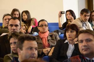 Sorbonică fără frică: Ca să scape de de verdictul de plagiatoare, profesoara Simona Cavalu, de la FMF Oradea, şi-a falsificat propria carte