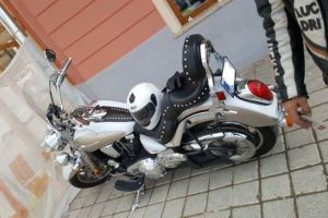 Motociclistul care a agresat un poliţist în Piaţa Sfatului şi-a primit pedeapsa definitivă