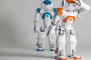 Doi roboţi vor oferi şedinţe de terapie pentru copiii cu autism