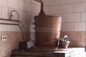 Bărbat cu arsuri grave, în urma exploziei unui cazan de ţuică