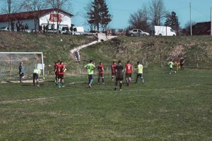 Lupta pentru titlu rămâne deschisă în ambele serii