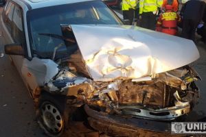 Accident rutier la Scărişoara produs de un tânăr aflat sub influenţa alcoolului – Șoferul şi-a părăsit maşina pe un teren viran şi a fugit de poliţişti