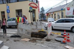 Atentie, soferi! O strada din Ploiesti va fi sparta de muncitorii de la gaze. Se recomanda ocolirea zonei
